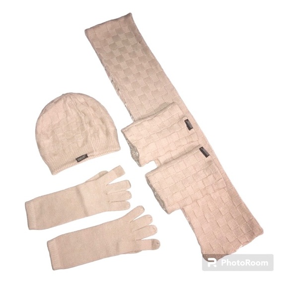 Muk Luks Reversible Soft Pink Accessories Set Beanie Scarf Gloves Wrist Warmers - Picture 3 of 6